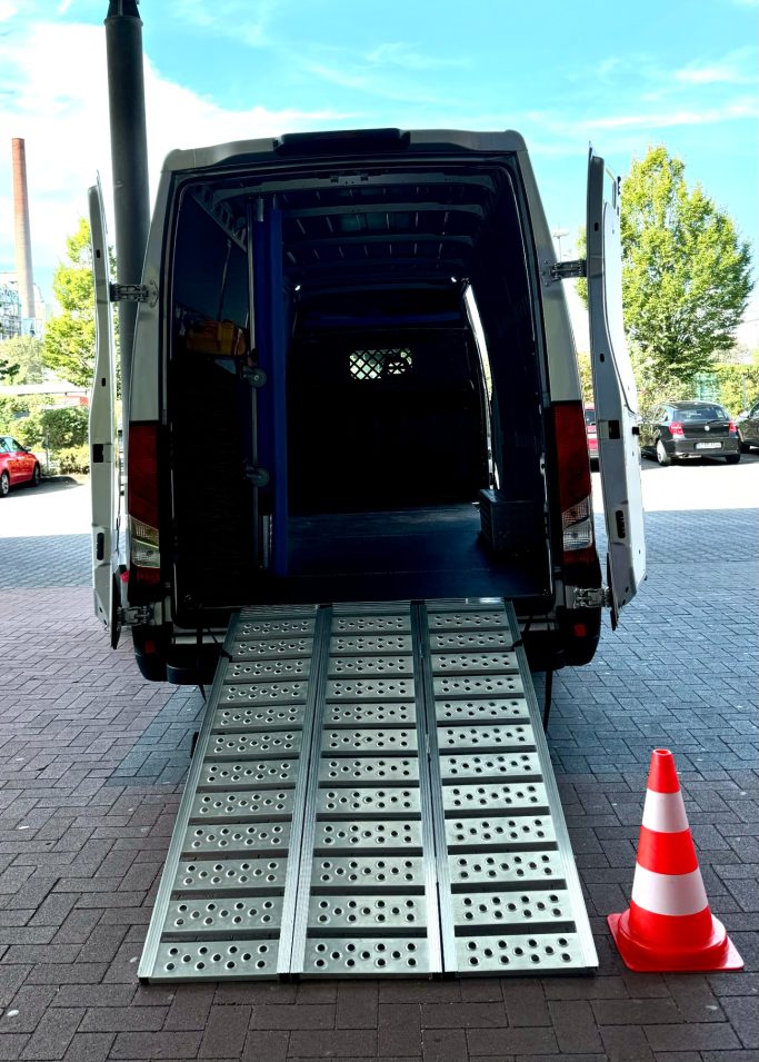 TRANSPORTARE Transporter Miete einen Transporter mit Fahrer Fahrerin Siegburg Bonn Köln Rhein Sieg