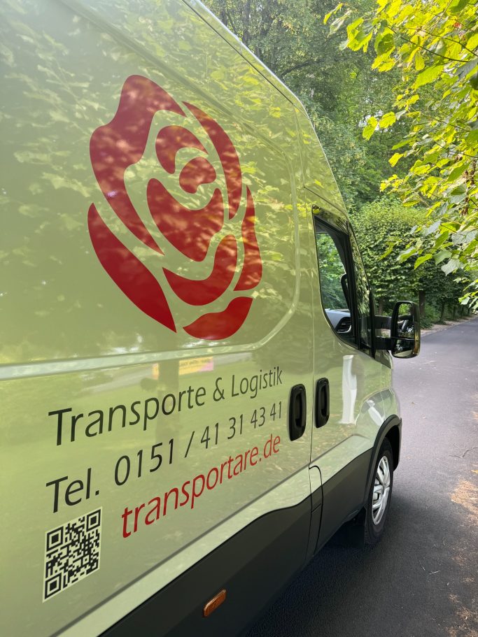 TRANSPORTARE Transporter vor der Schatzkammer St. Servatius Siegburg Miete einen Transporter mit Fahrer Fahrerin Siegburg Bonn Köln Rhein Si